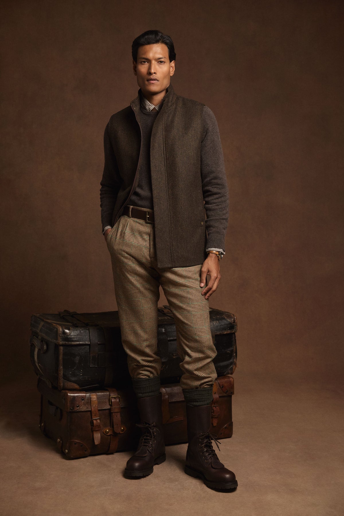 Men's Country Classic Tweed Gilet (Chocolate Herringbone)